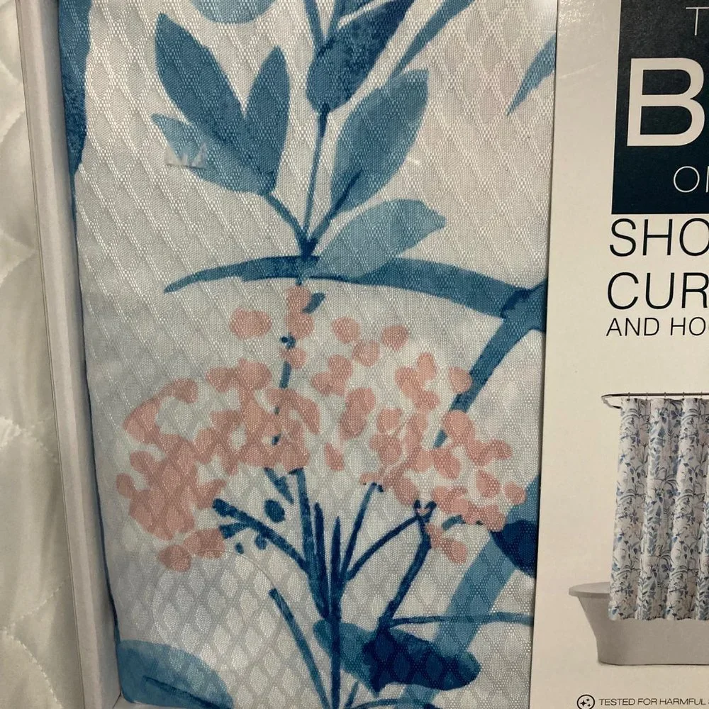 NWT * Shower Curtain Set